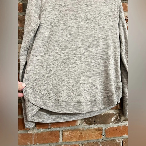 Athleta Mindset Heather Gray Pullover Size M - Picture 6 of 9